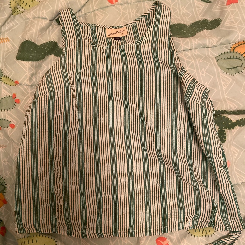 Green/white shirt